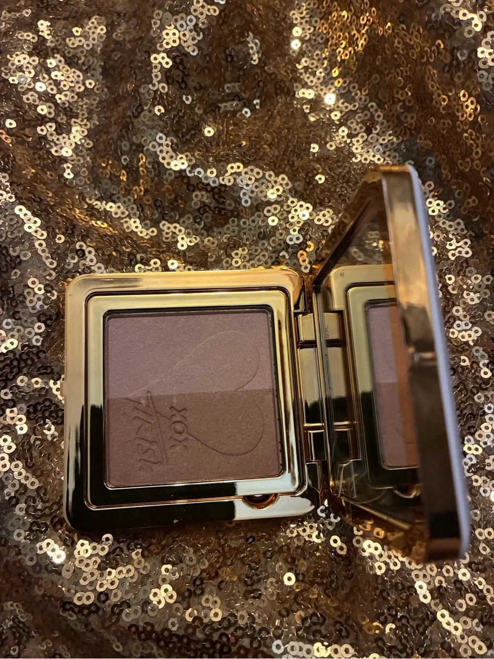 Trish McEvoy Dual Resort Bronzer highlighter in compact